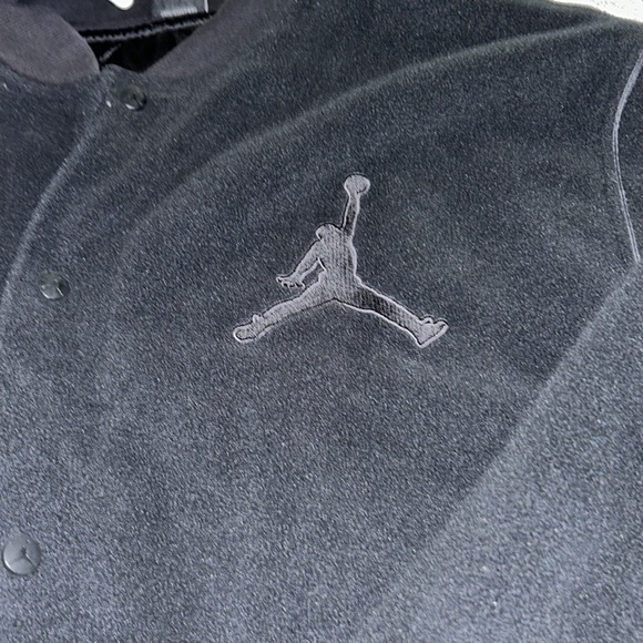 Used Air Jordan jacket - Picture 2 of 9